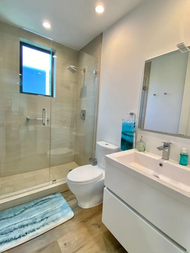 1st floor bath