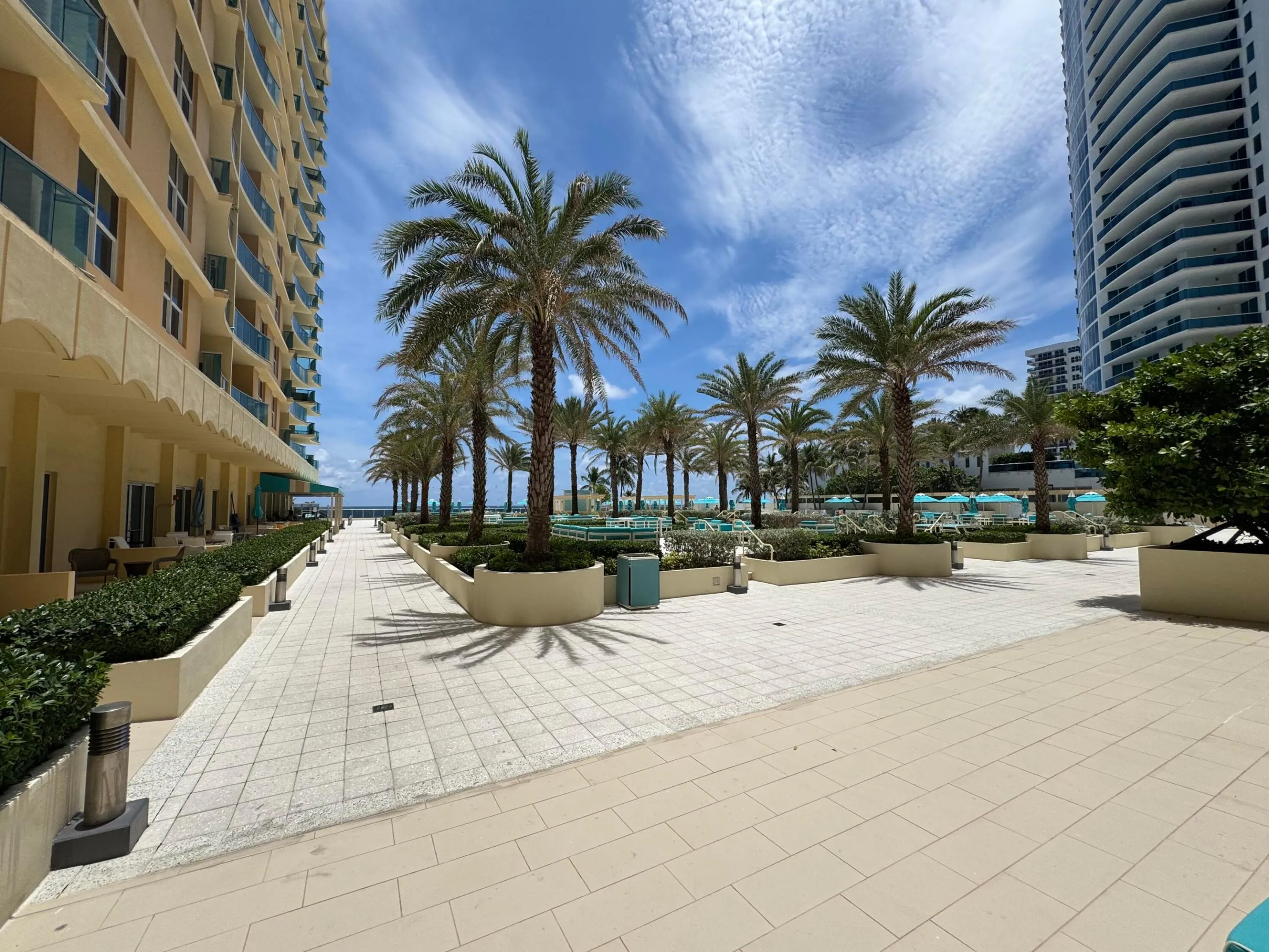 Pool/Courtyard