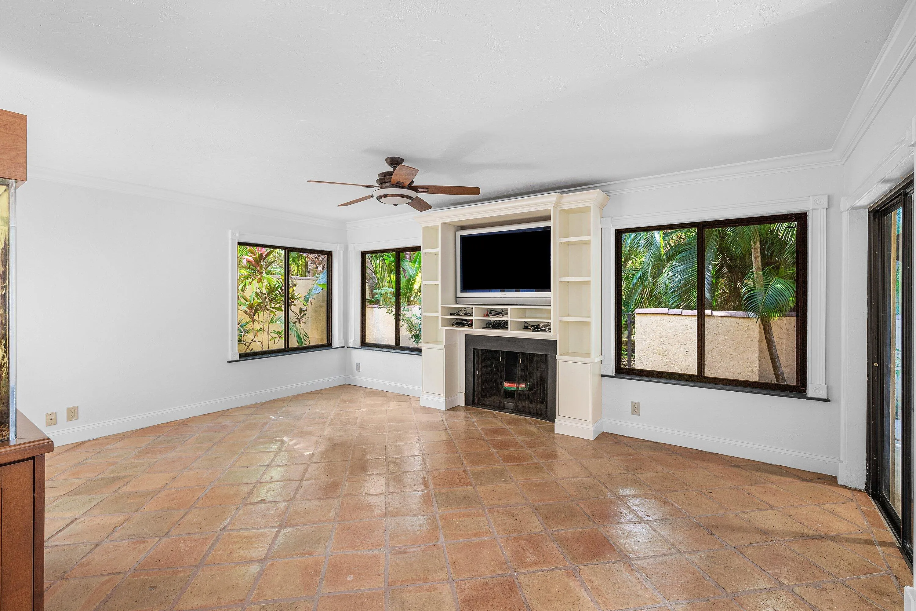 011-16VíaLago-BoyntonBeach-FL-33435-SMAL