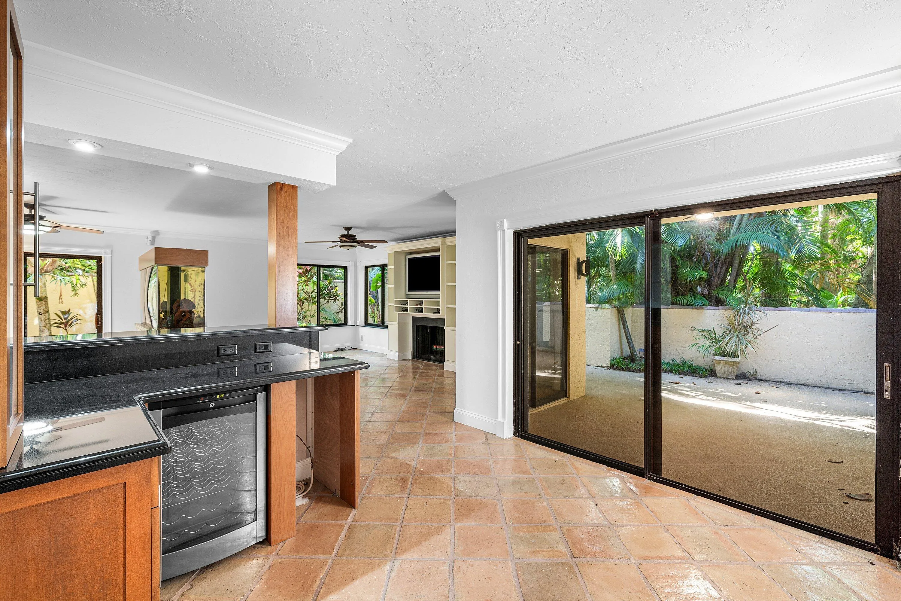 010-16VíaLago-BoyntonBeach-FL-33435-SMAL