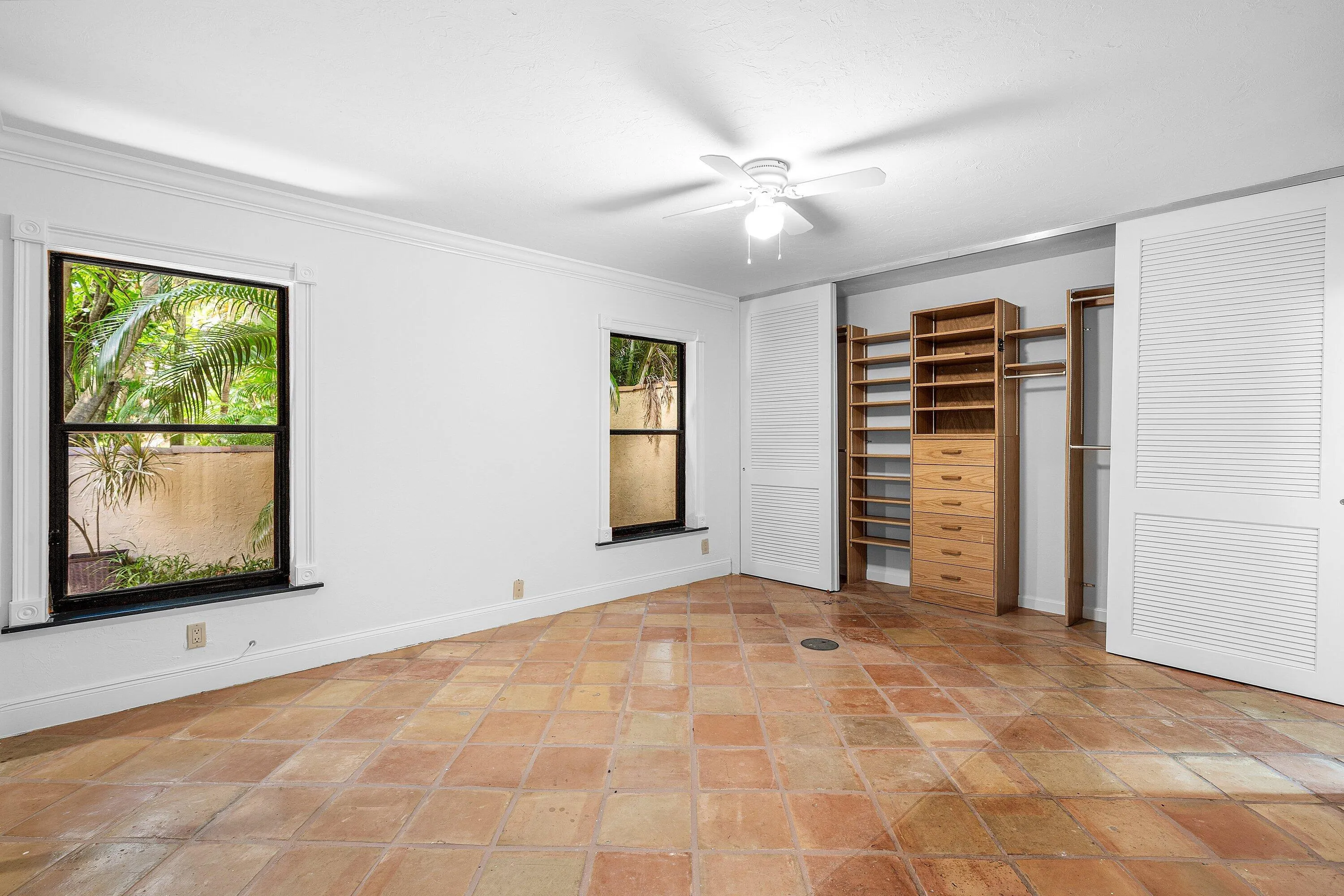 023-16VíaLago-BoyntonBeach-FL-33435-SMAL