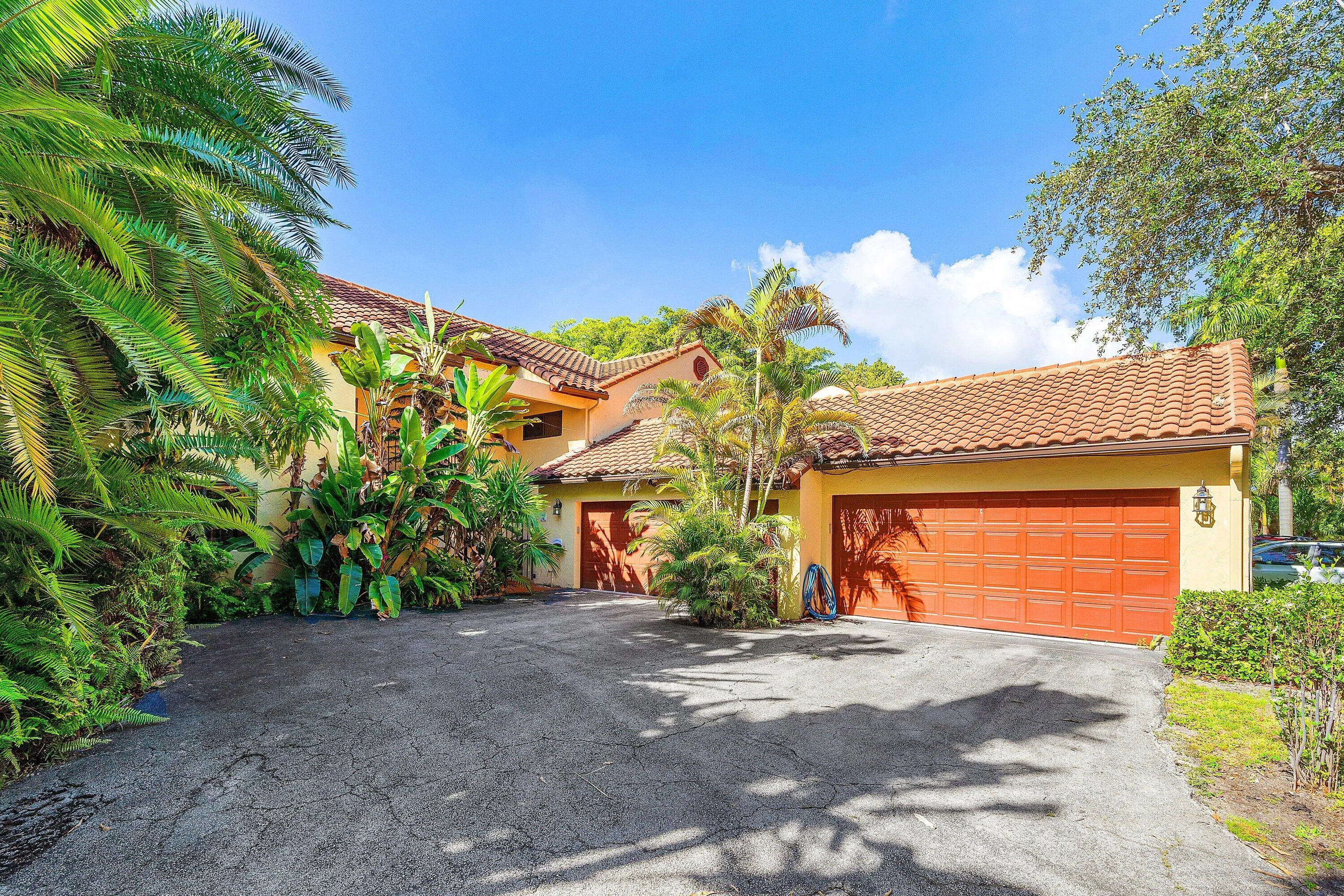 001-16VíaLago-BoyntonBeach-FL-33435-SMAL