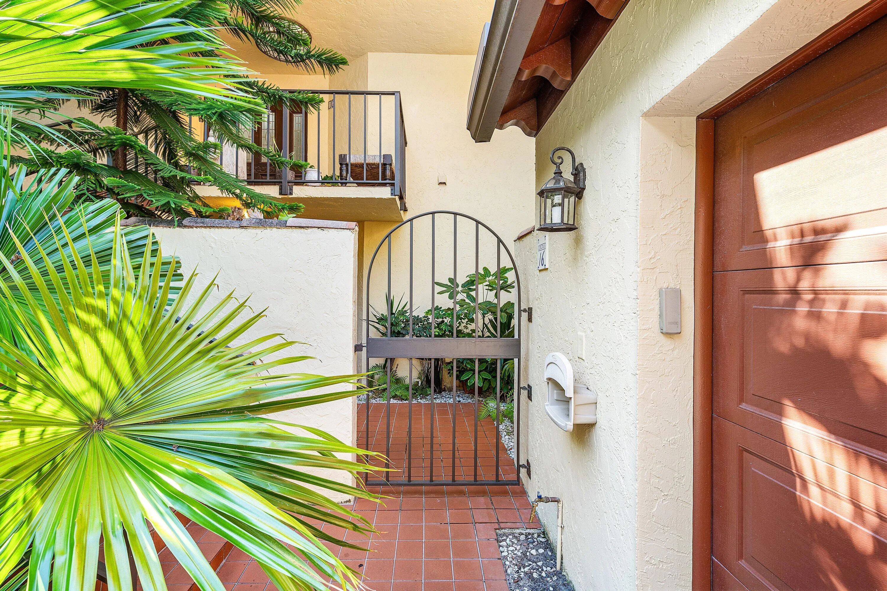 003-16VíaLago-BoyntonBeach-FL-33435-SMAL