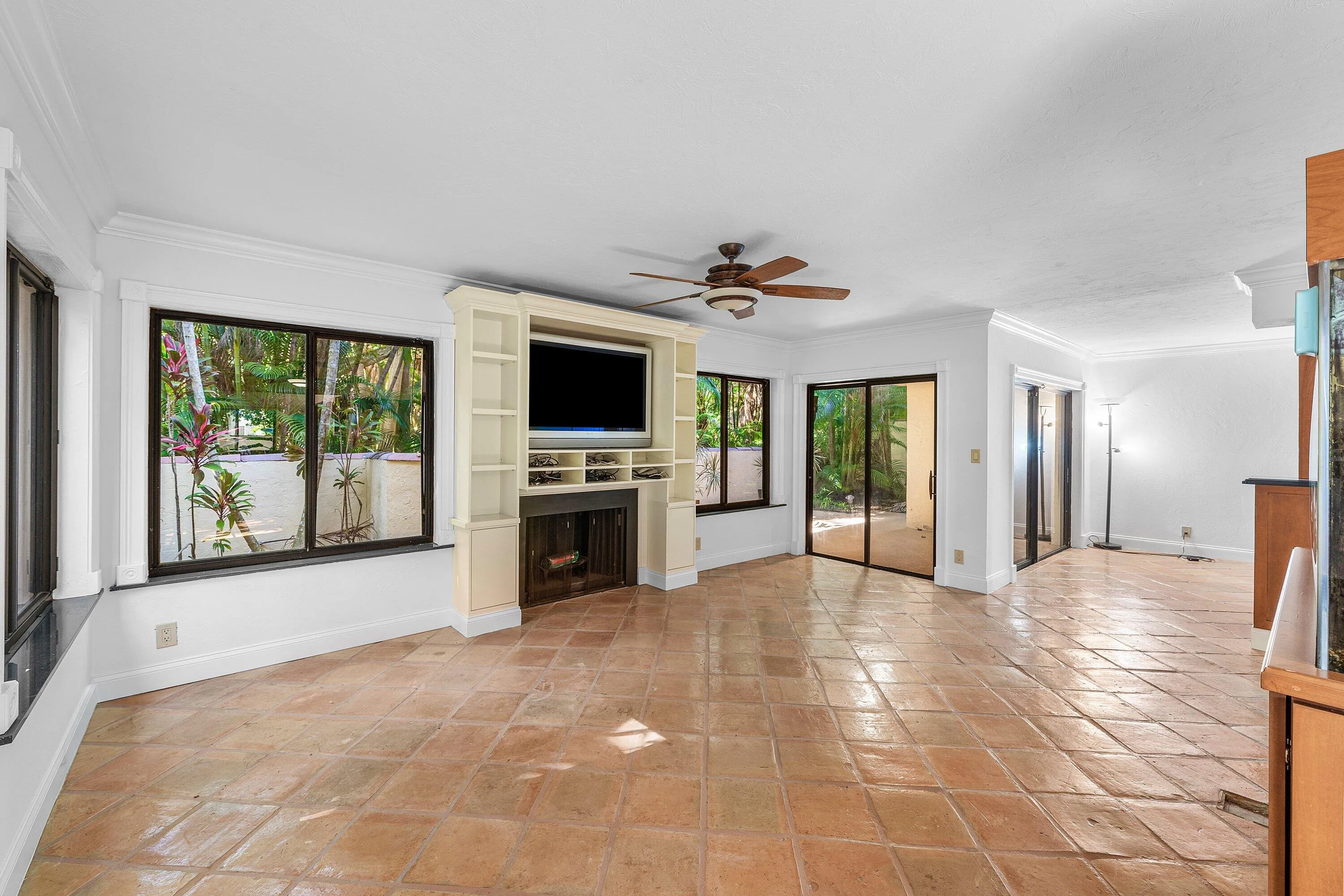012-16VíaLago-BoyntonBeach-FL-33435-SMAL