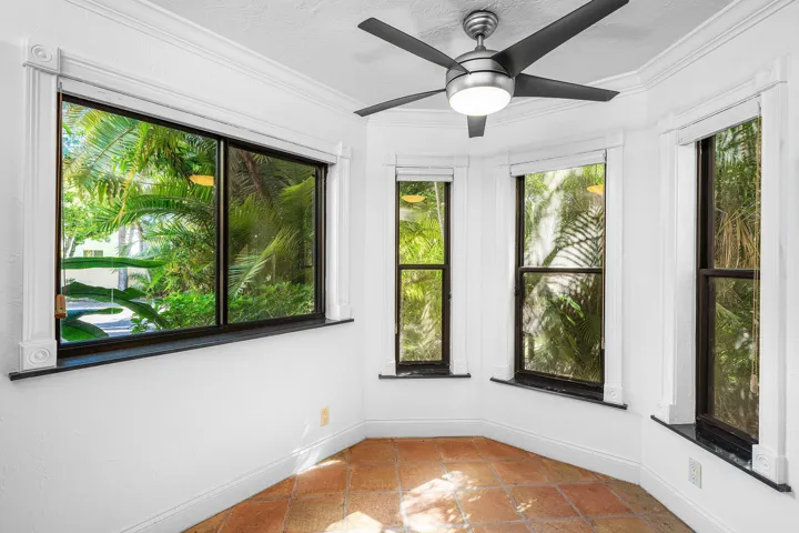 017-16VíaLago-BoyntonBeach-FL-33435-SMAL