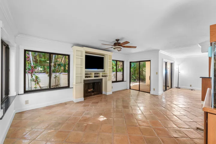 012-16VíaLago-BoyntonBeach-FL-33435-SMAL
