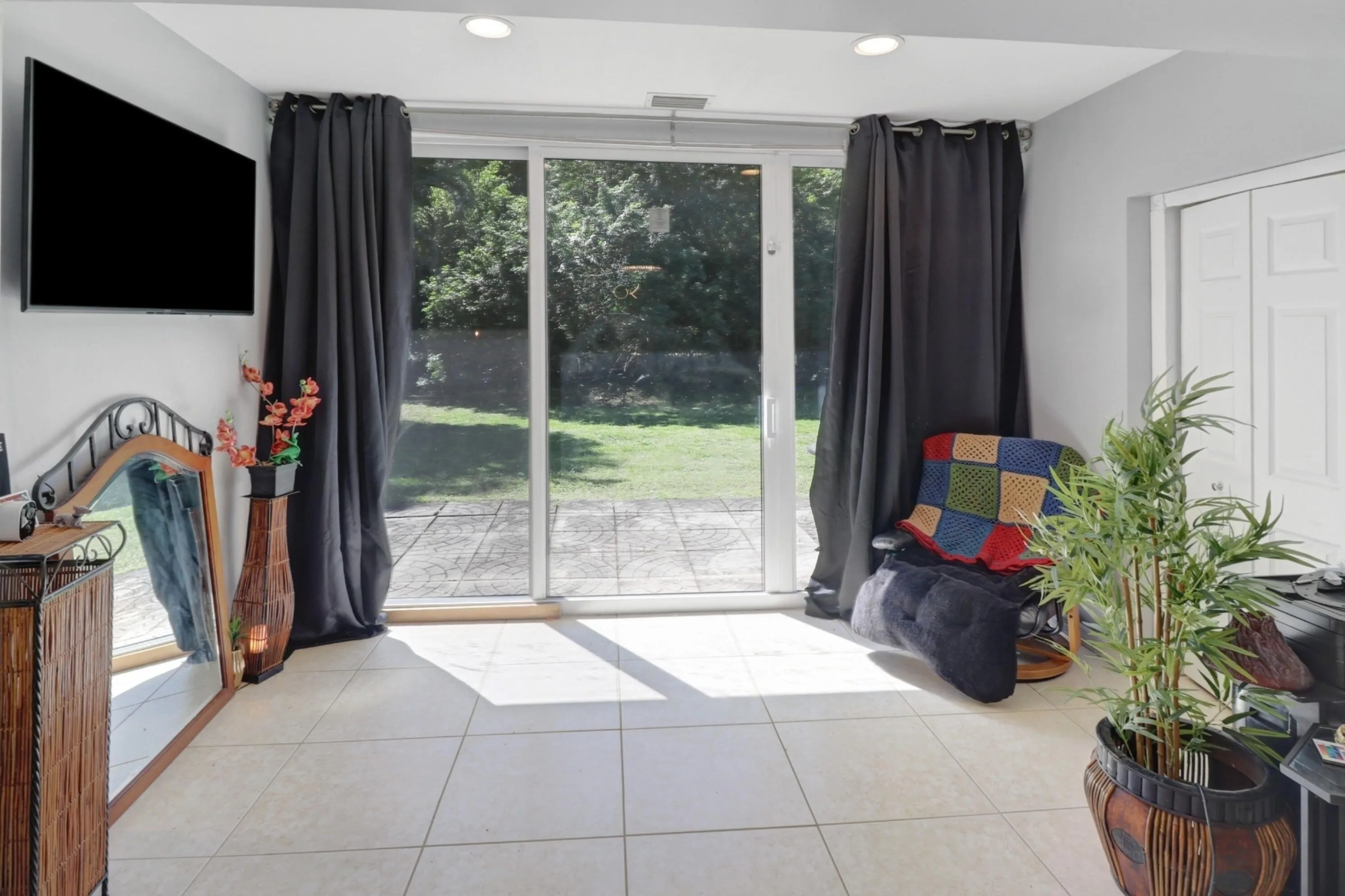 Interior2