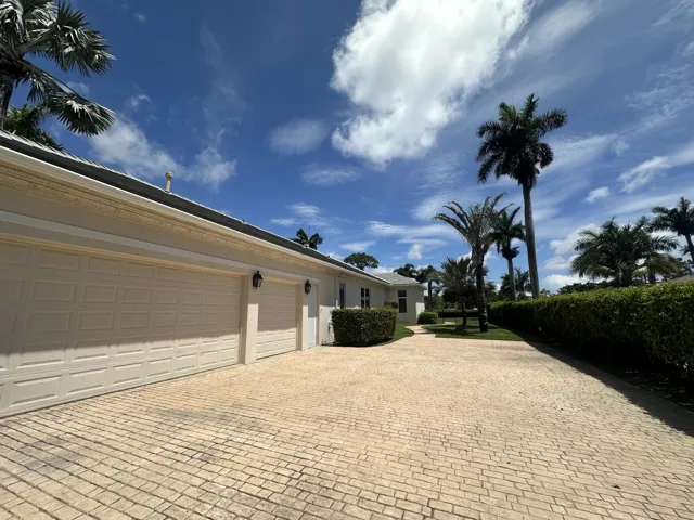 3-car Garage
