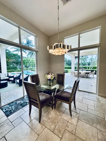 Breakfast Room Eat-in Kitchen