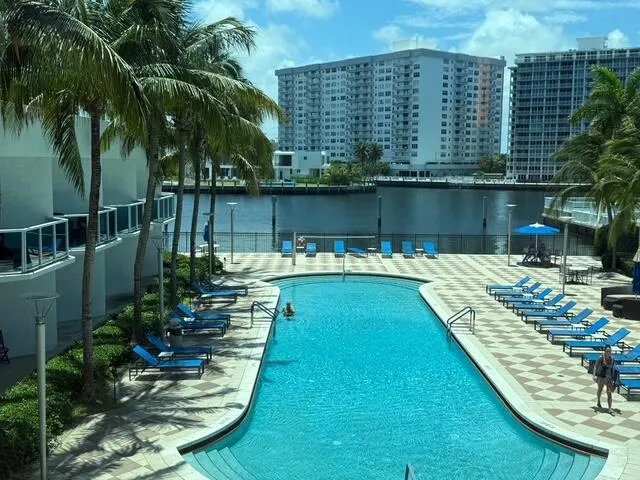Swimming Pool w/intracoastal View
