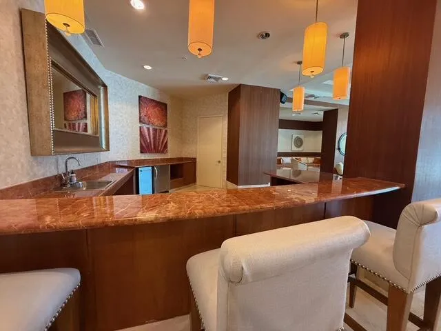 Social Room - Bar