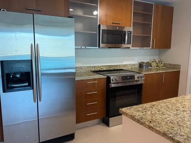 New Range & Microwave, Fridge dispense cold water & Ice in door