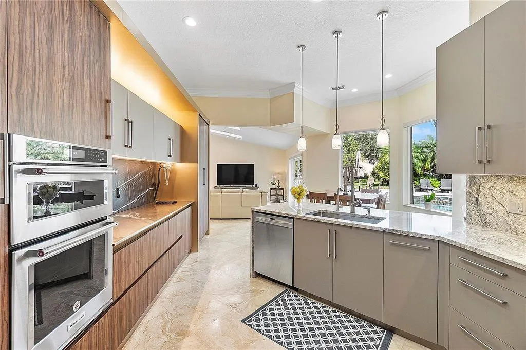Drop dead gorgeous kitchen with finest finishes and appliances.