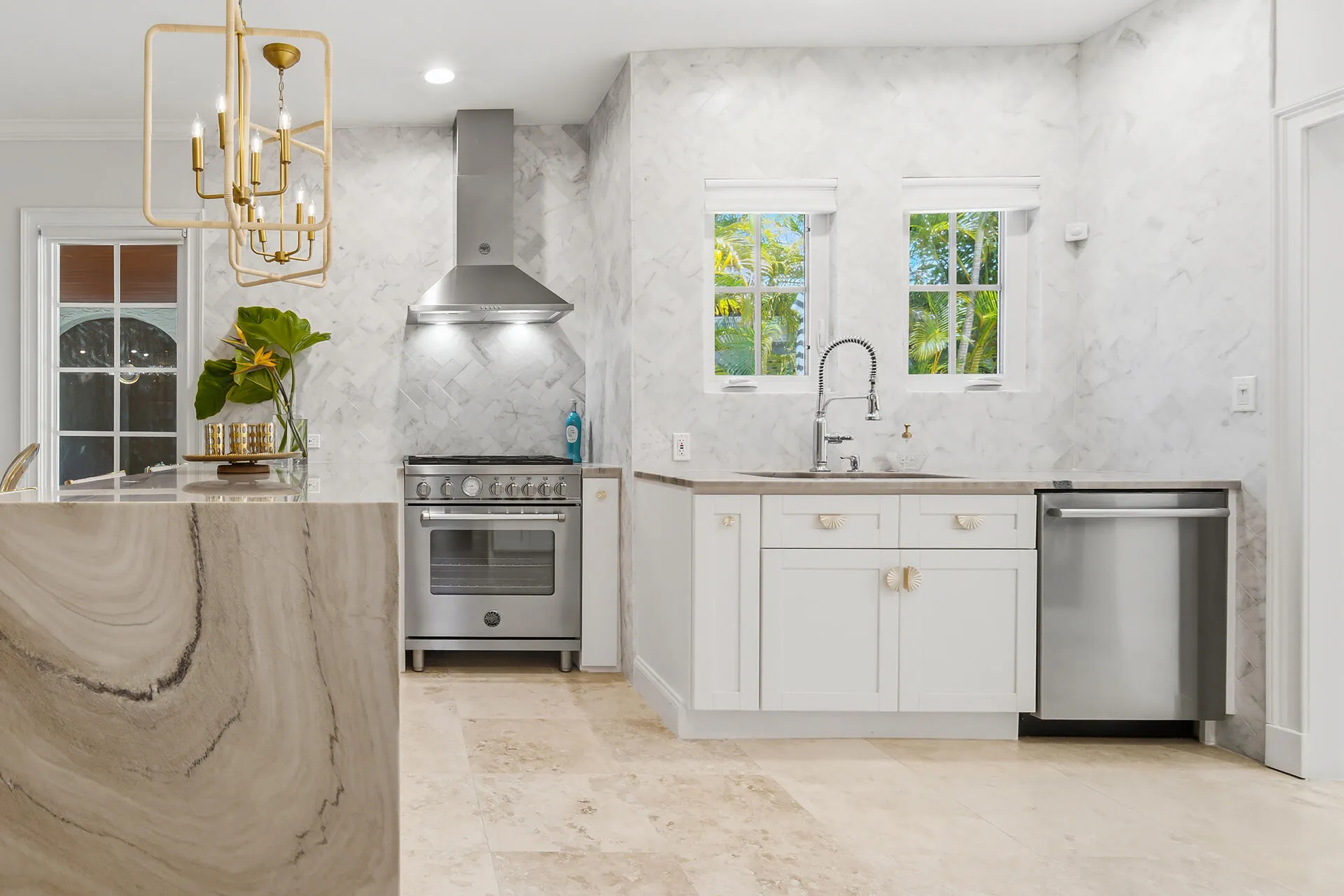 Gracious and efficient Kitchen