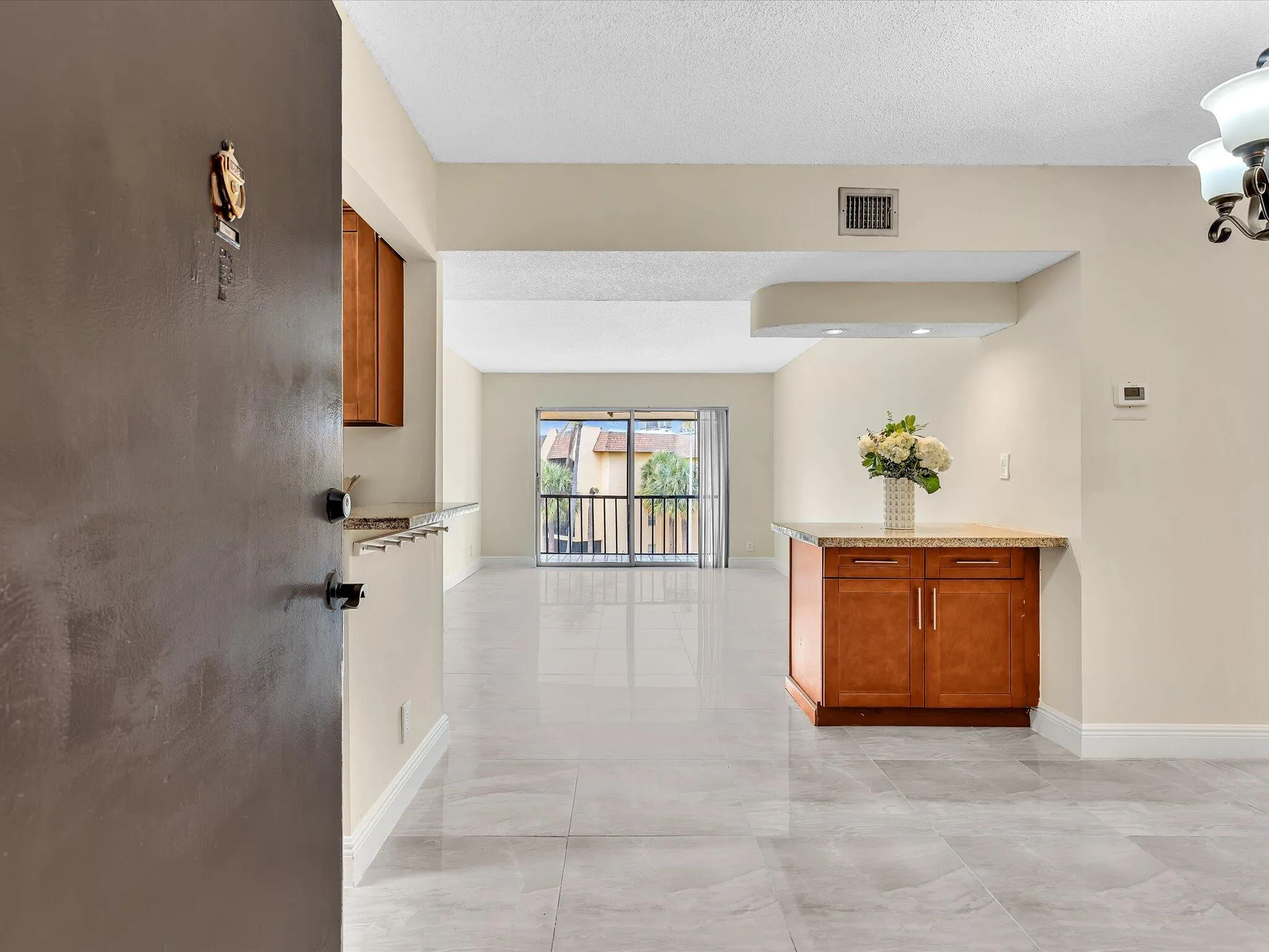 3rd Floor 2 bed 2 bath elevator access