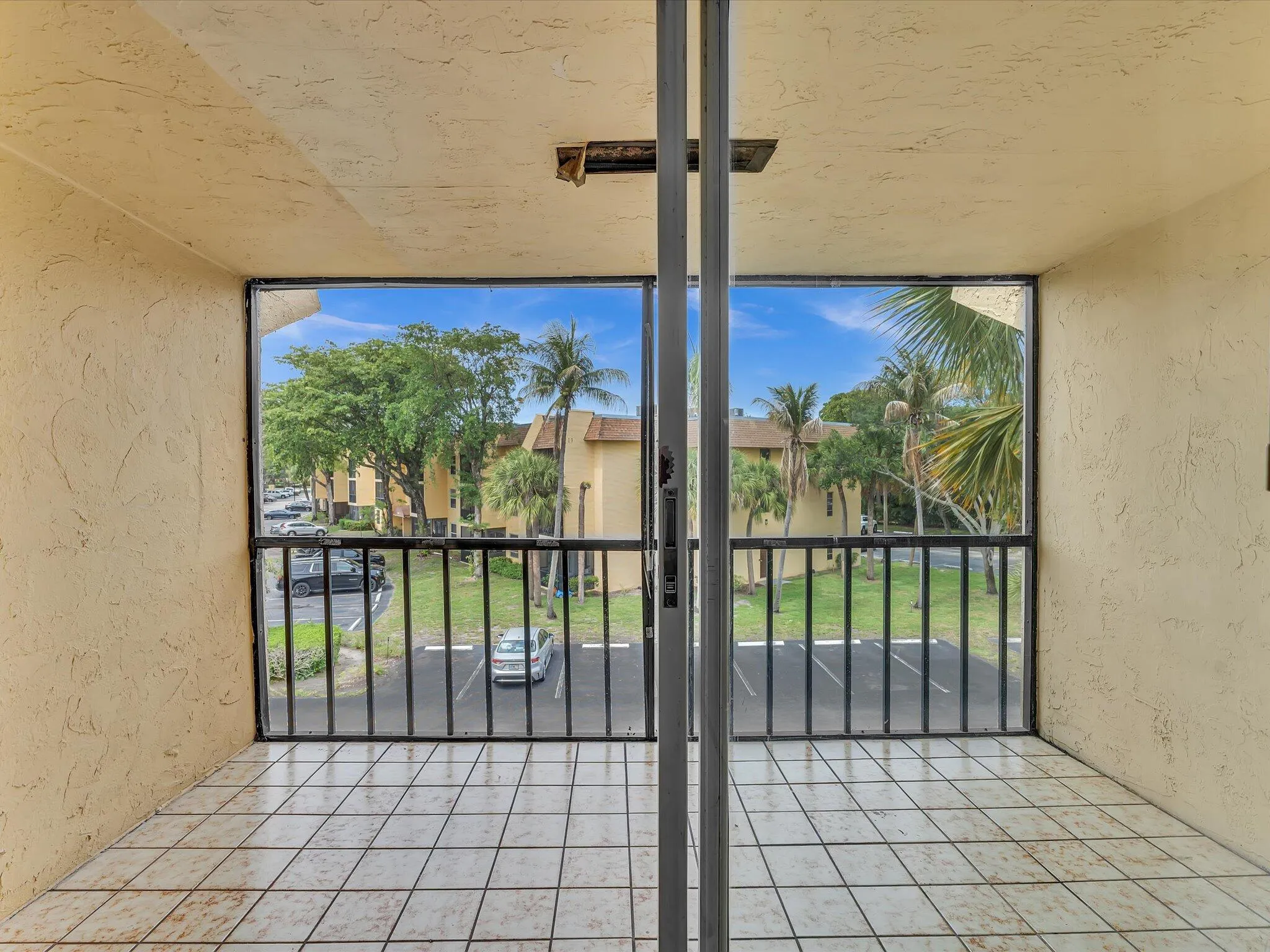Sliding Doors to​​‌​​​​‌​​‌‌​‌‌​​​‌‌​‌​‌​‌​​​‌​​ Balcony