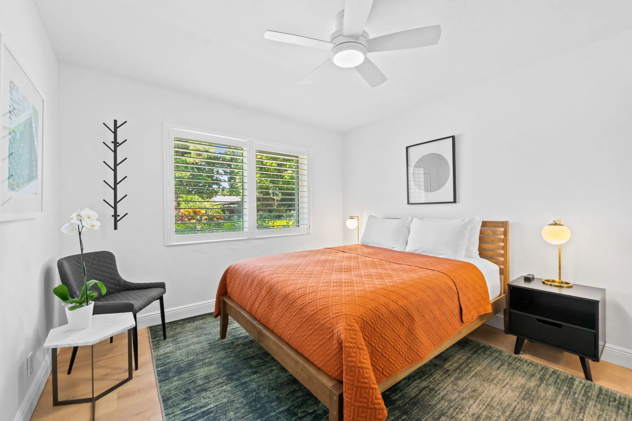 Guest bedroom.
