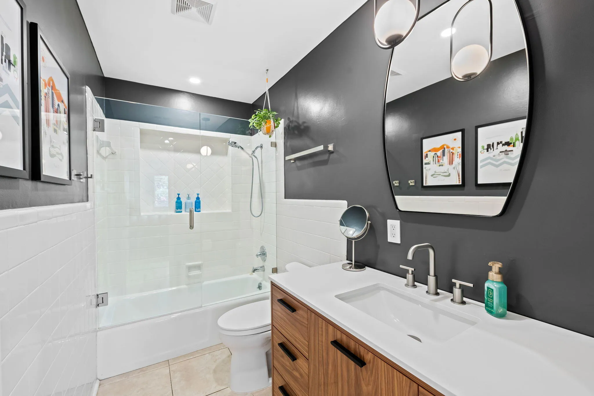 Guest bath.