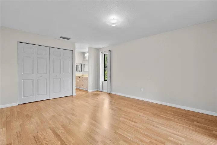 Primary Bedroom w/ Walk in Closet