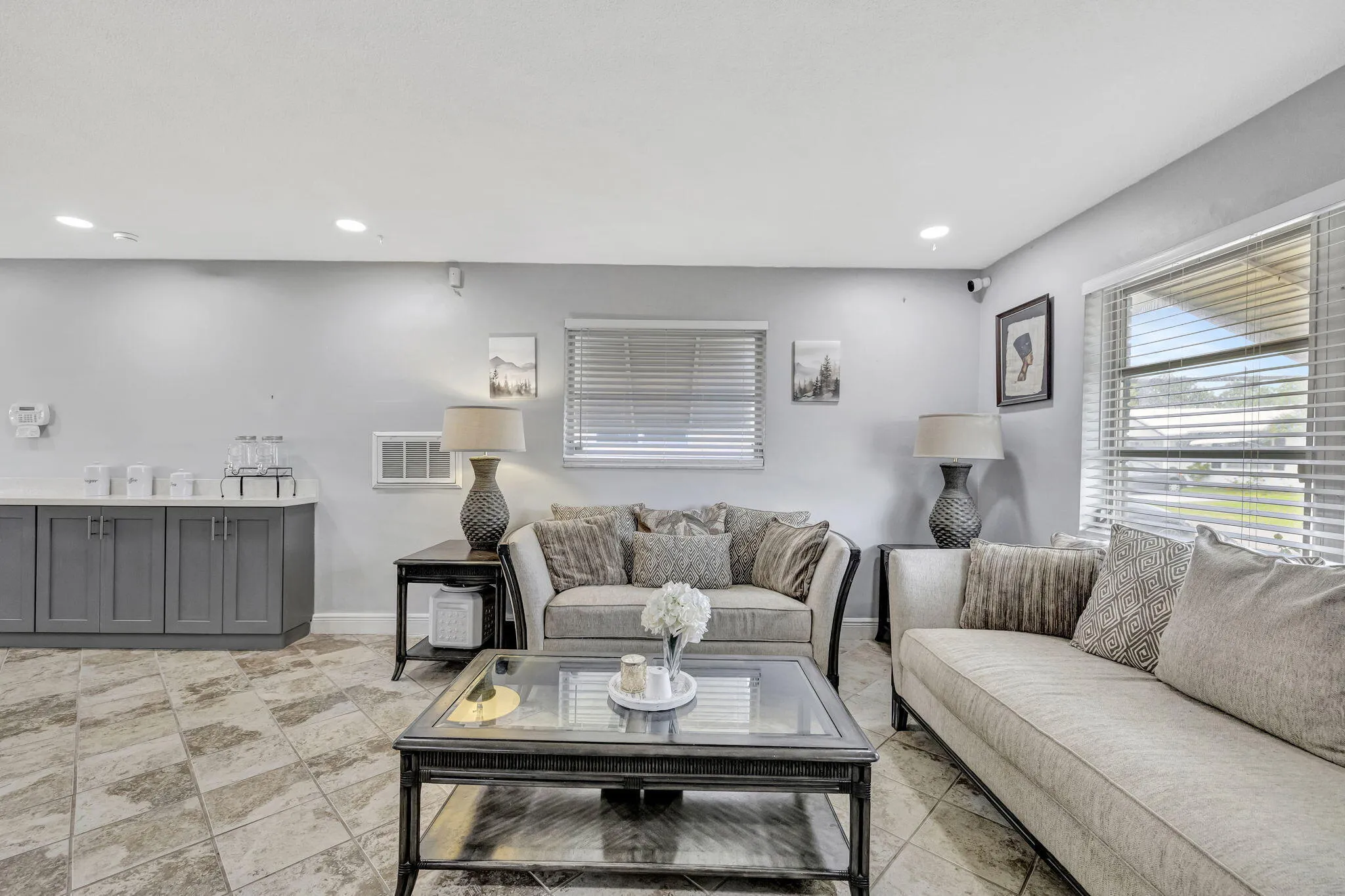 Living Rm (Center)