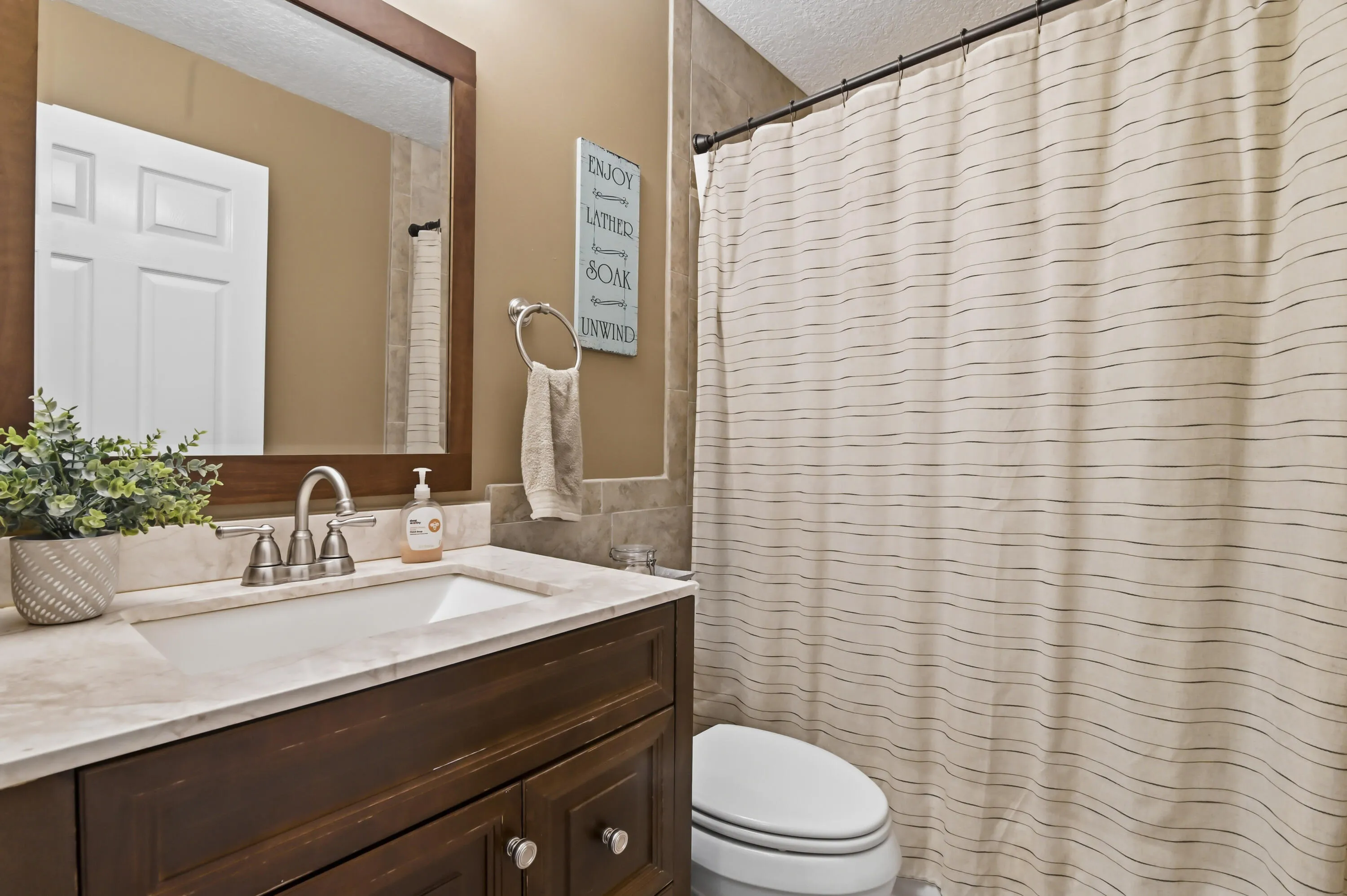 21 Bathroom 01