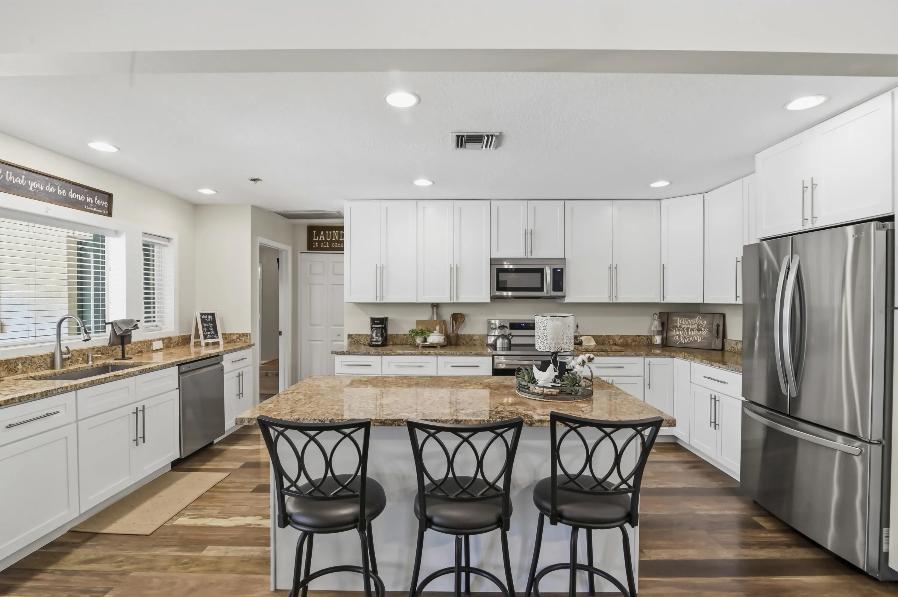 10 Kitchen 01
