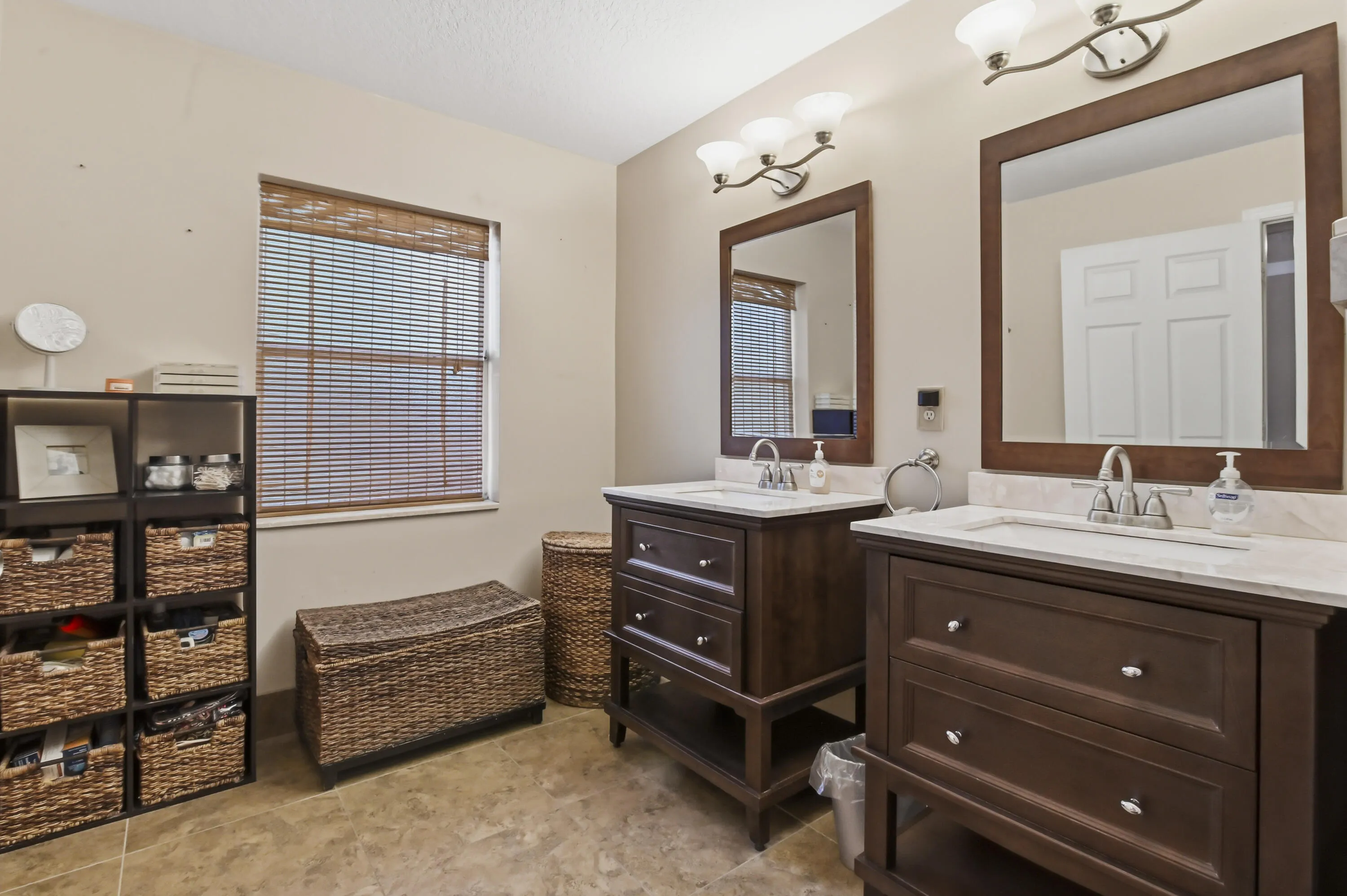 29 Bathroom 02