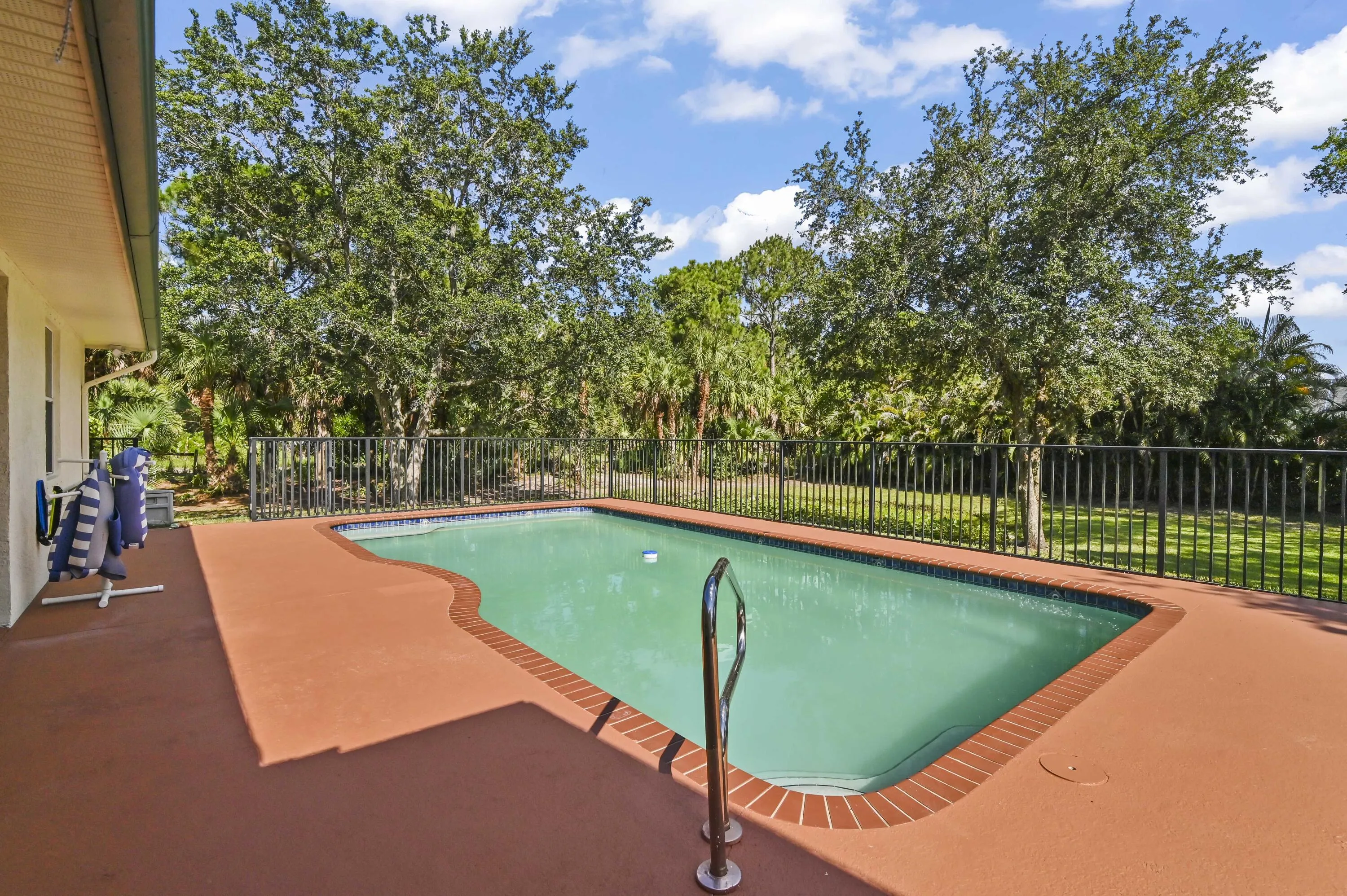 30 Pool 01