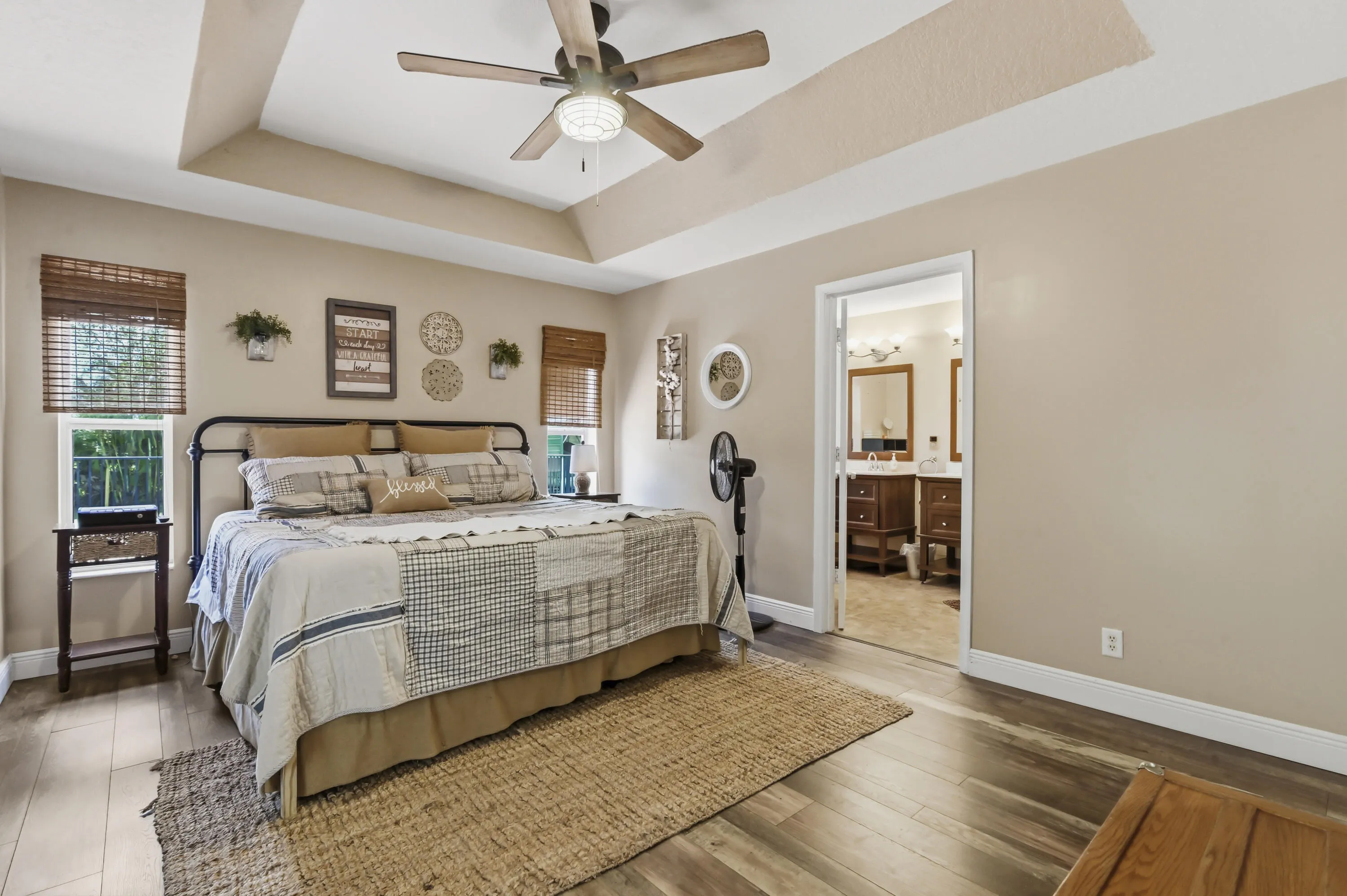 25 Bedroom 01