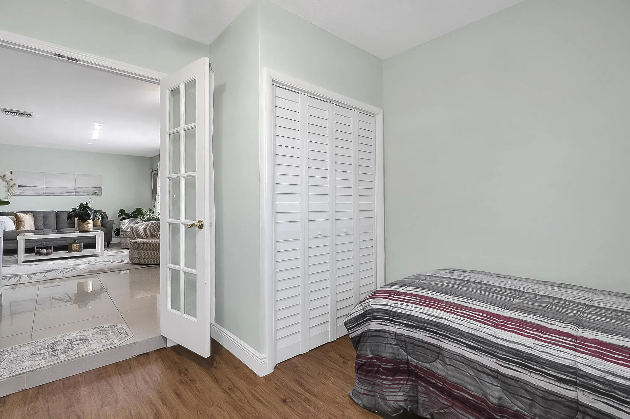 1st guest room