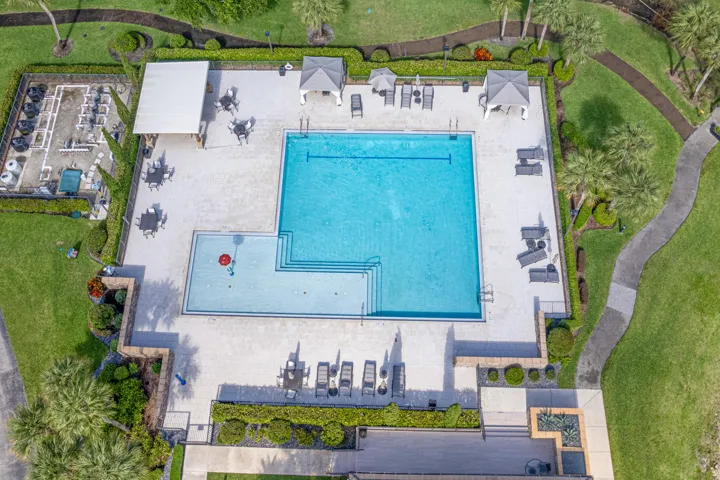 Club pool