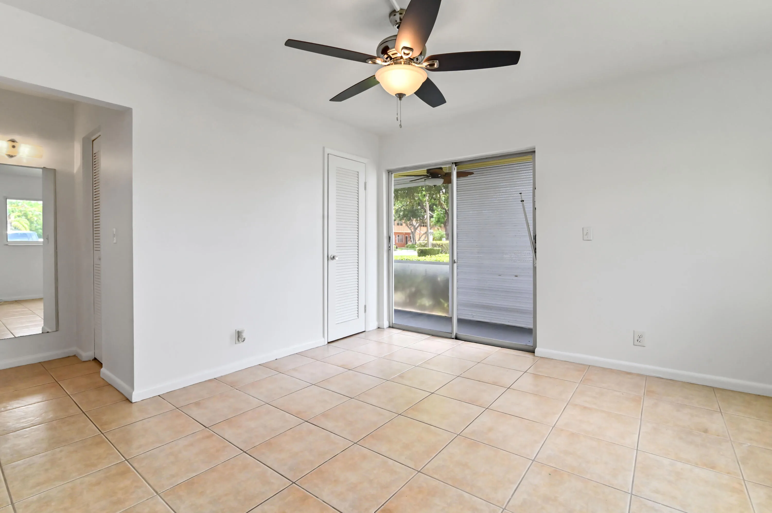 13 bedroom 01