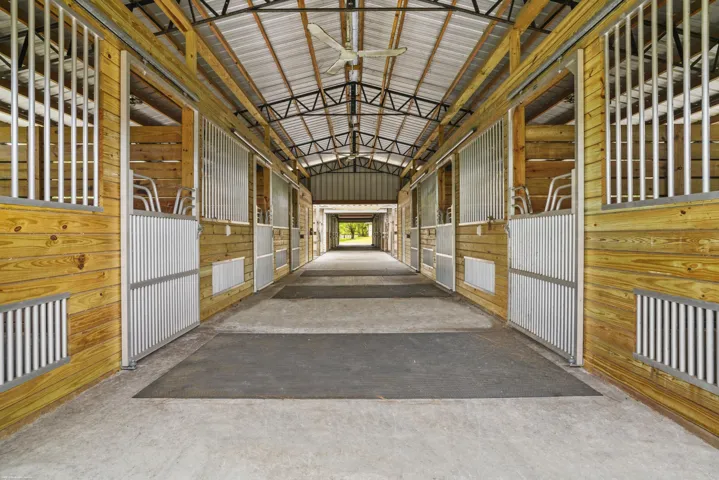 Center Isle Barn #2