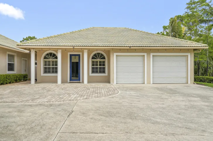 1BR/1Bth guest house with office and 2 car garage