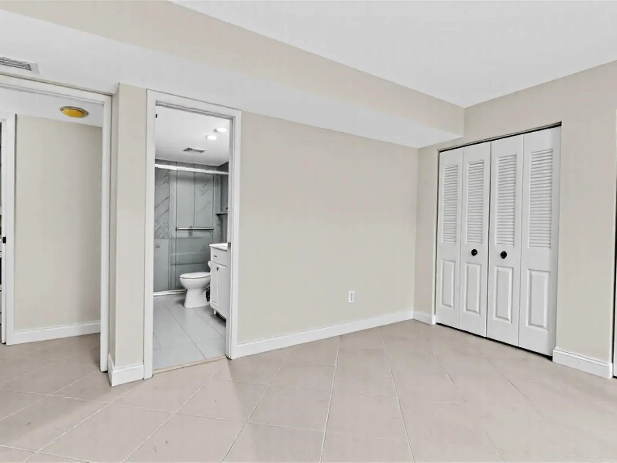 En Suite Bath Access