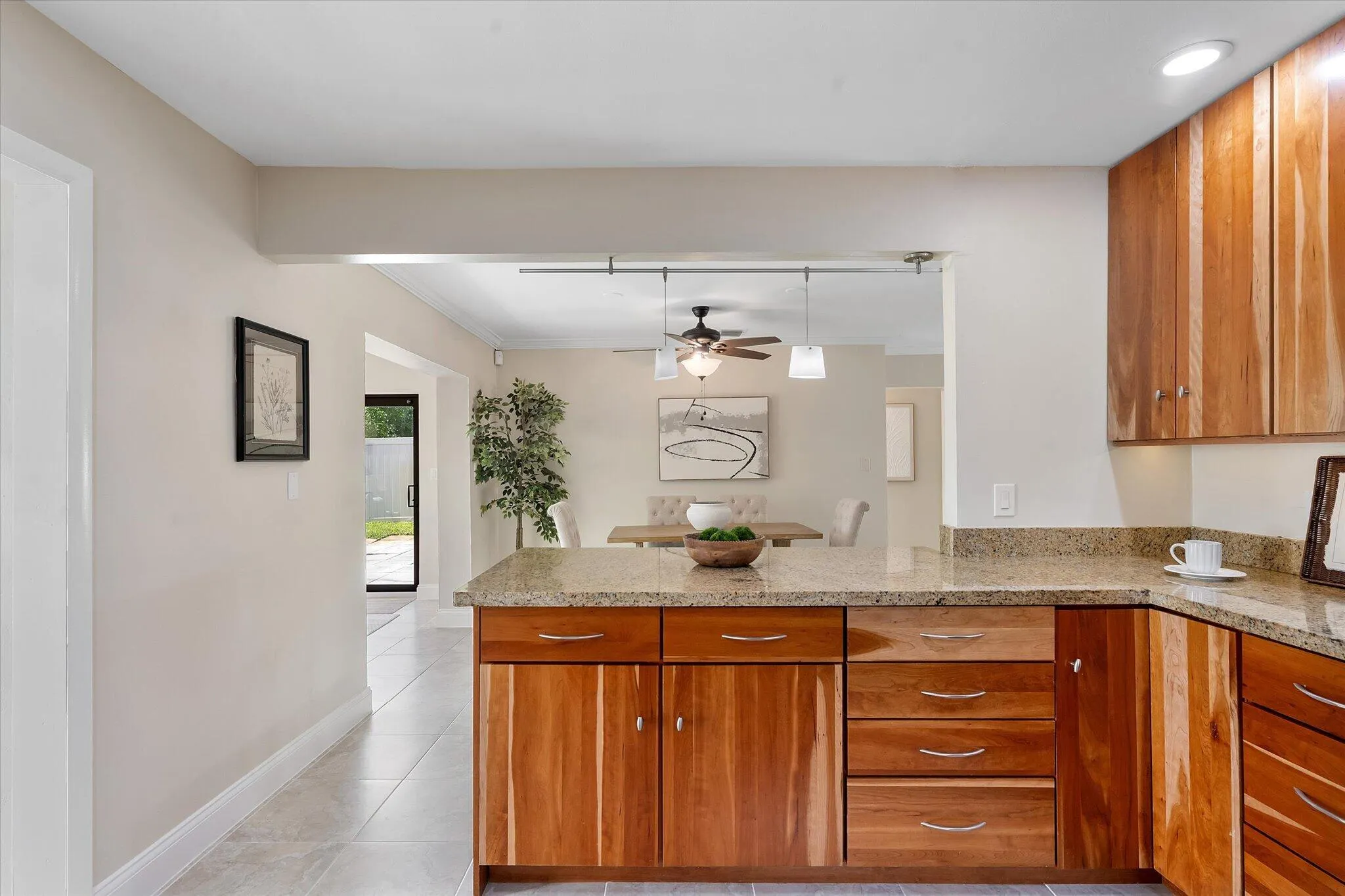 21-4550 NE 2nd Ave_021