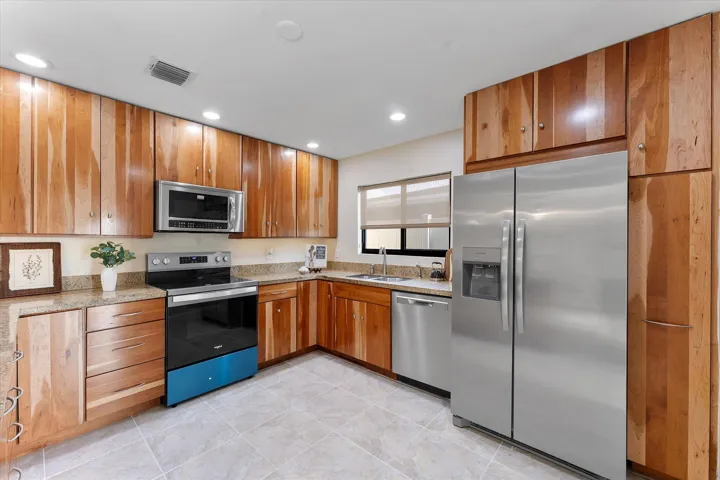 18-4550 NE 2nd Ave_018