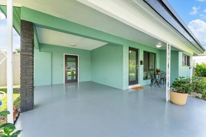 05-4550 NE 2nd Ave_005