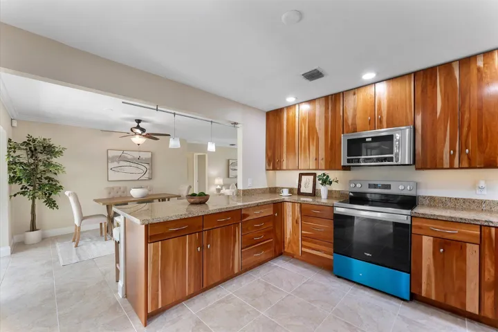 20-4550 NE 2nd Ave_020