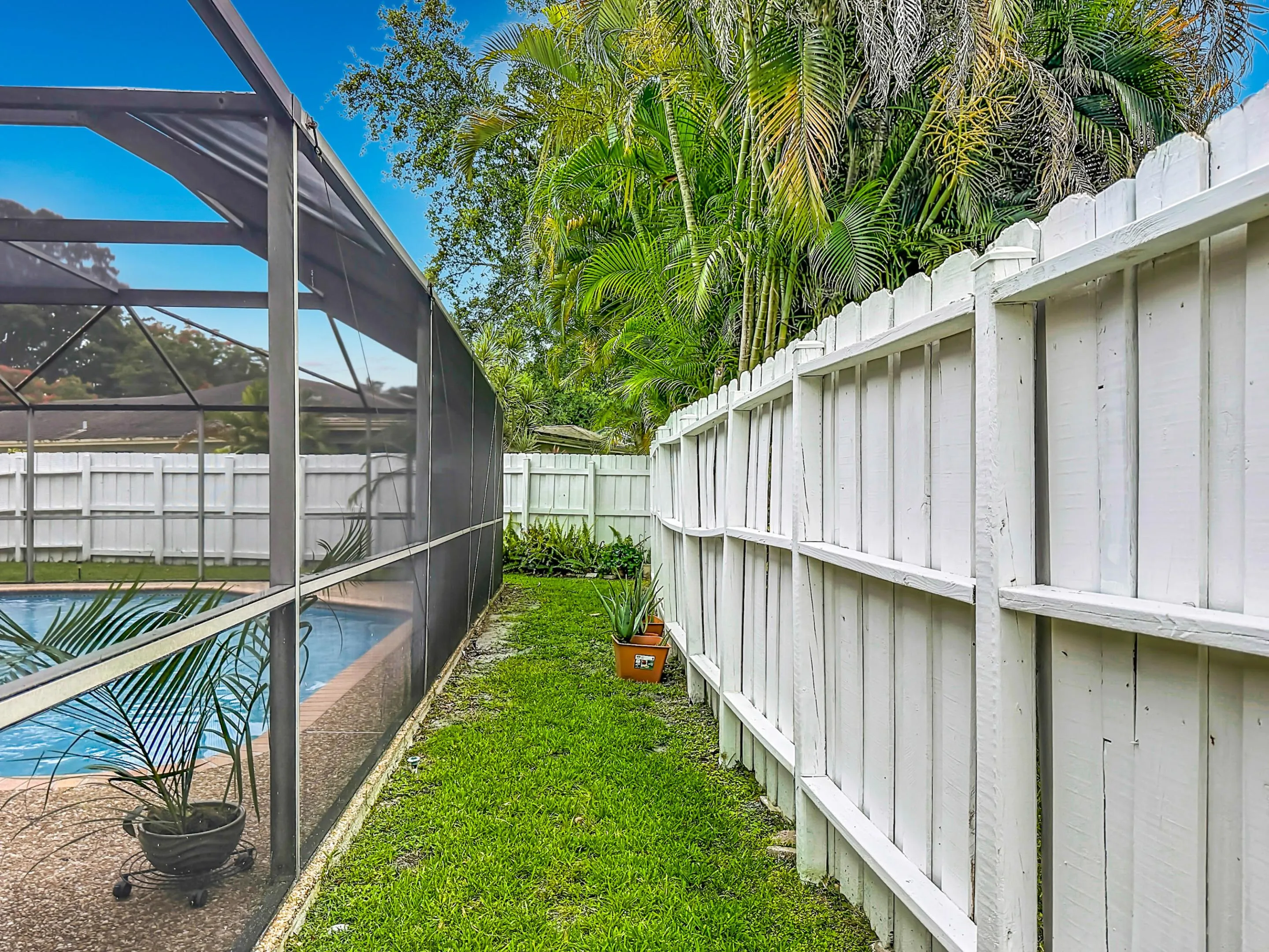 Private side yard fenced