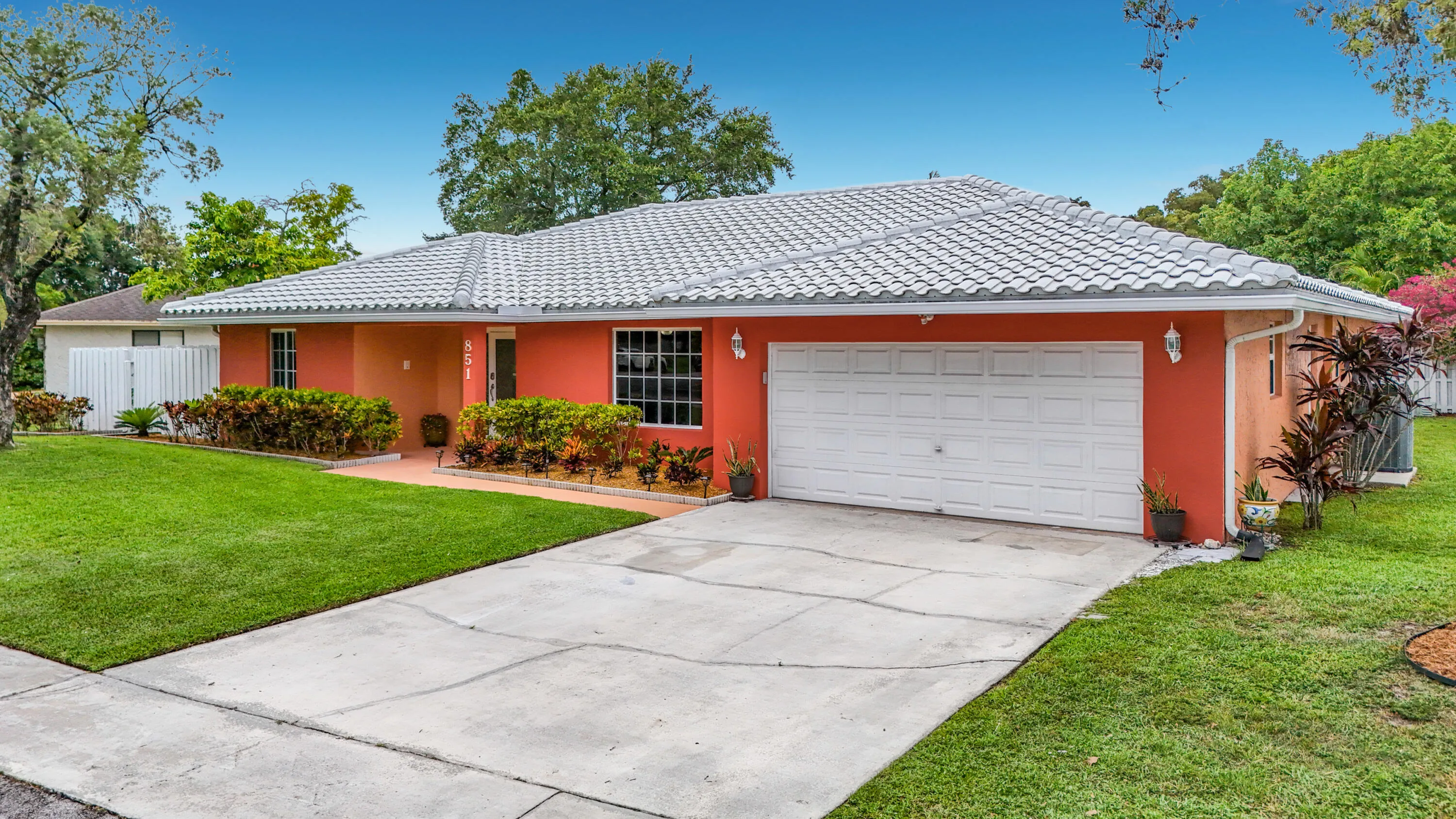 851 E Plantation Circle-12