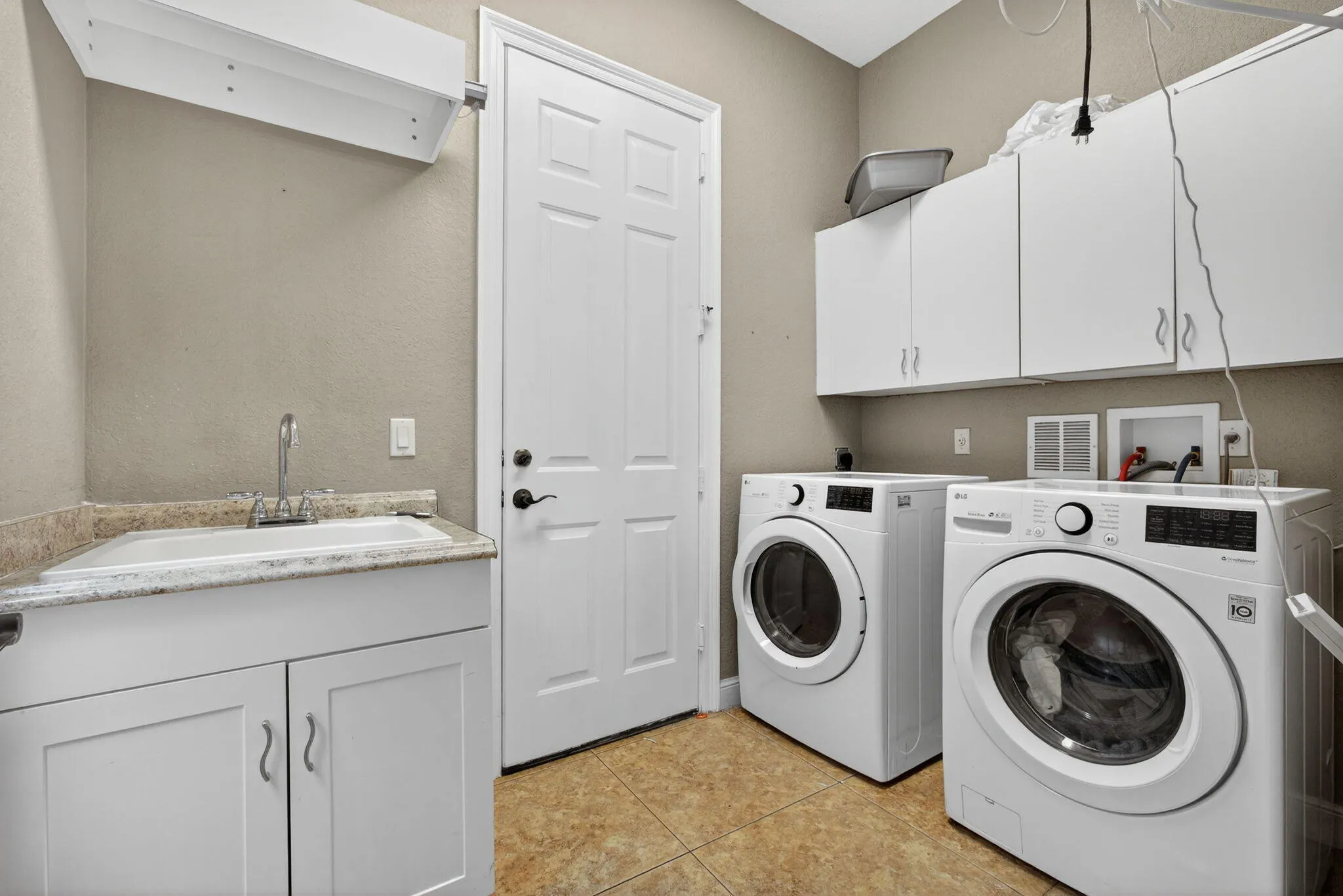 Wellington, FL House – Laundry