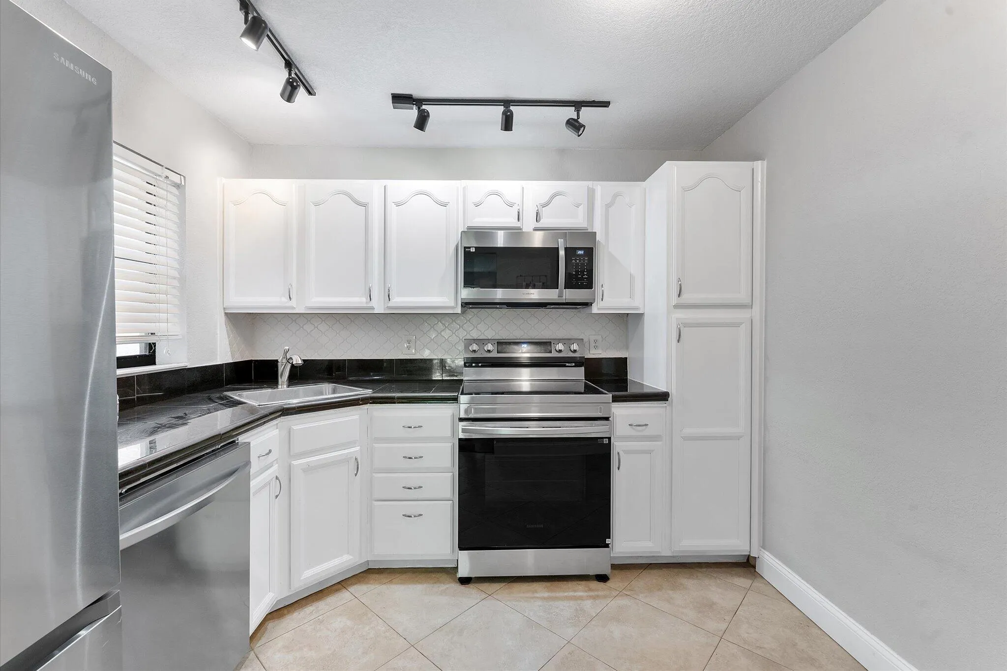 09-3873 NW 35th St #1505_009