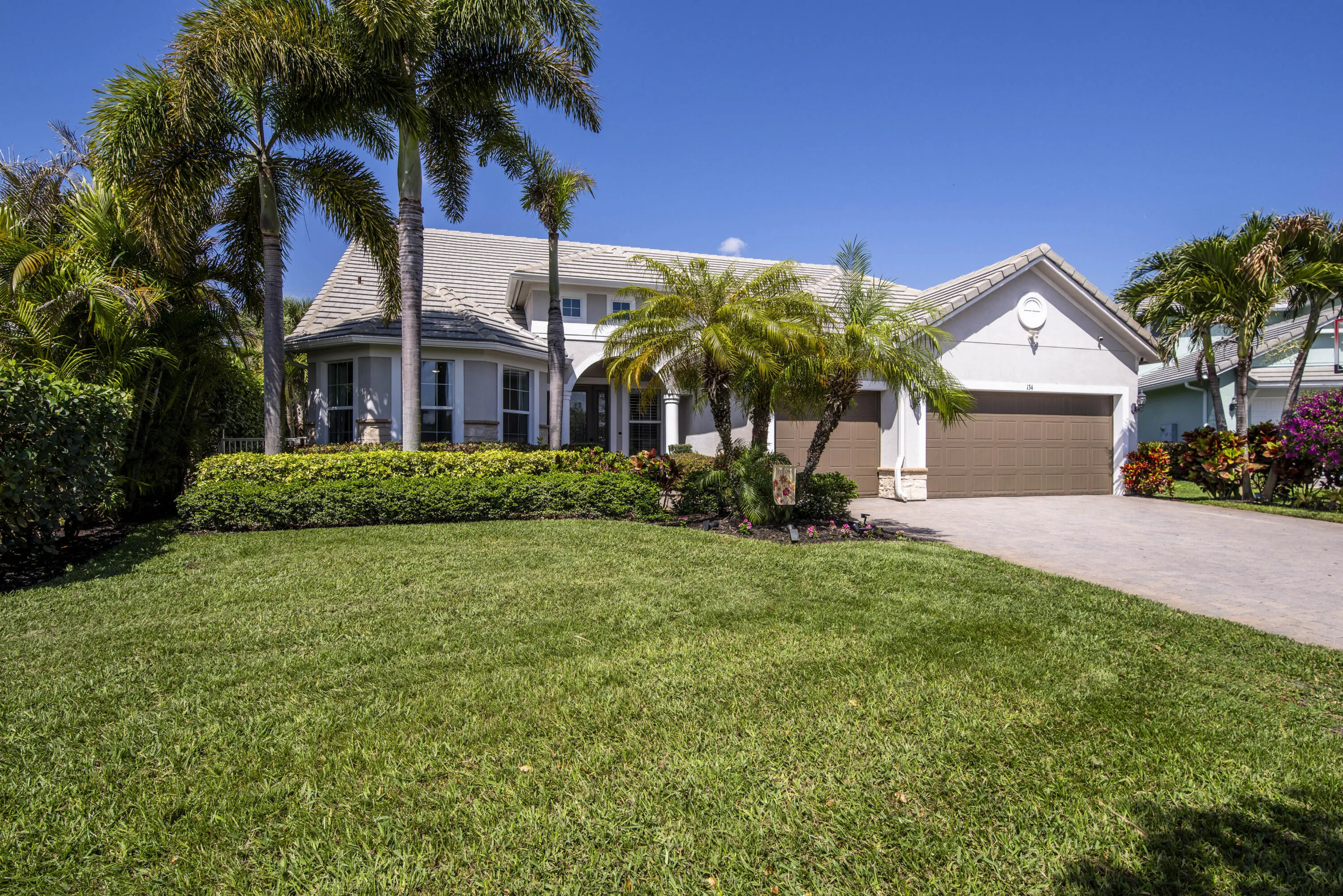 3 Car Garage