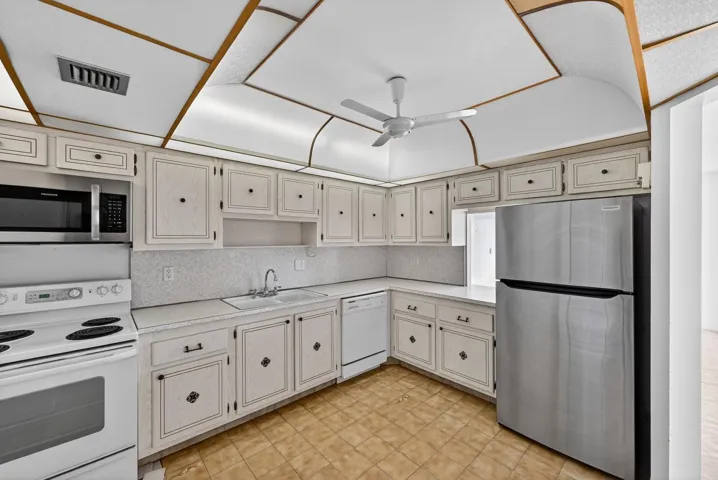 400 Diplomat Parkway-large-021-020-0011