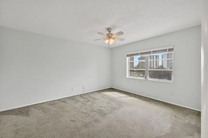 400 Diplomat Parkway-large-024-025-0014