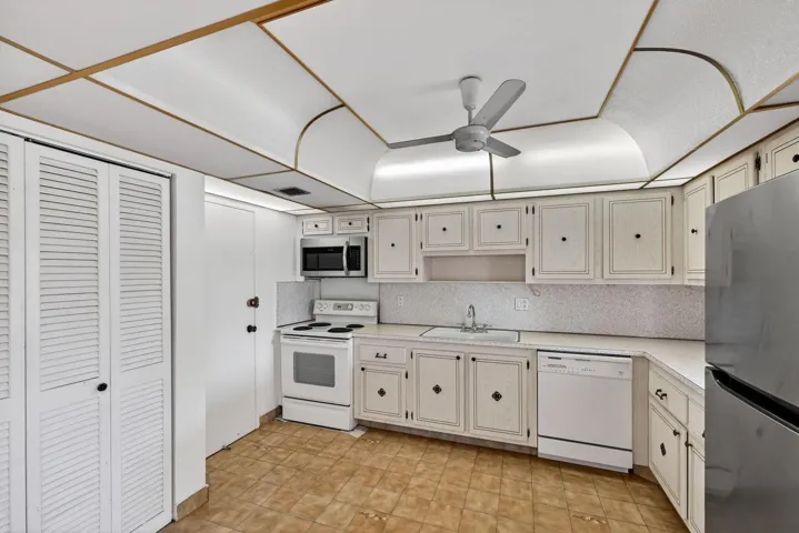 400 Diplomat Parkway-large-020-021-0010