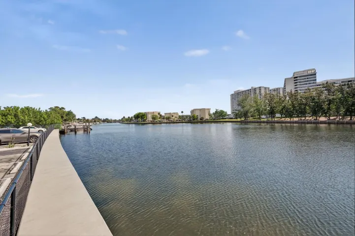 400 Diplomat Parkway-large-014-014-0004