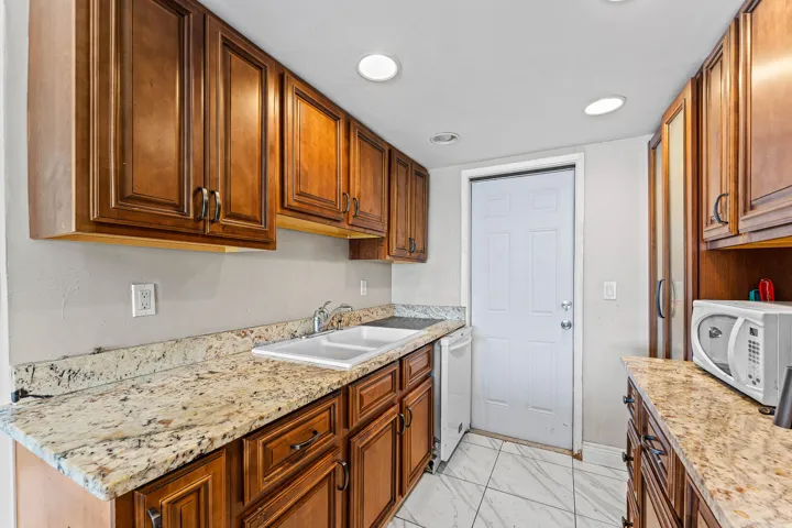 008-1045Southeast15thStreet-FortLauderda