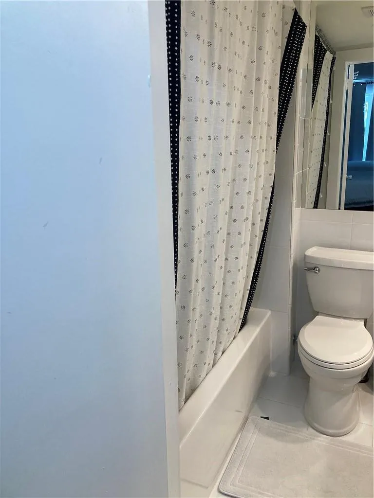 Guest Bath-Tub